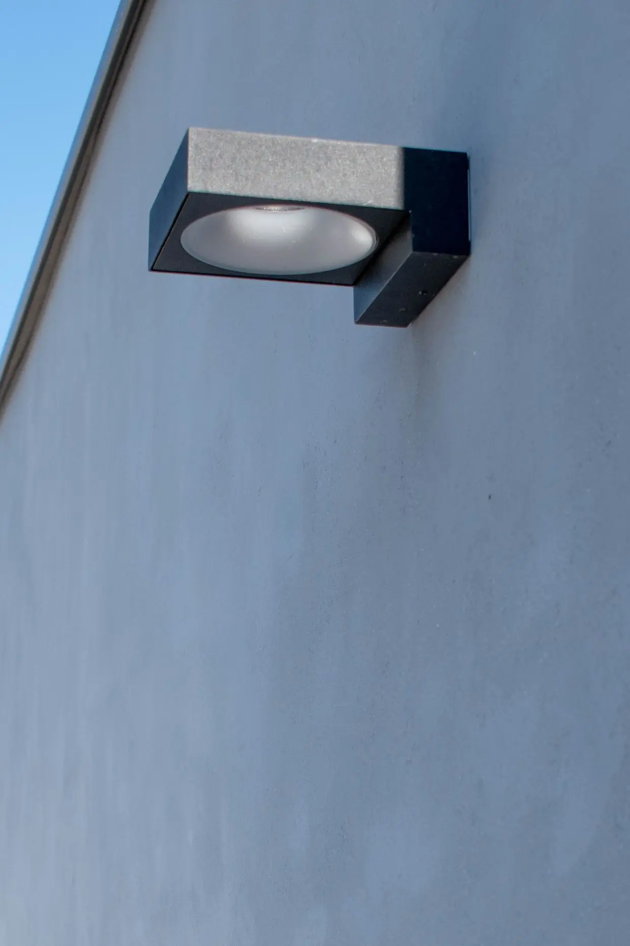 installation d'éclairage extérieur sur des balcons